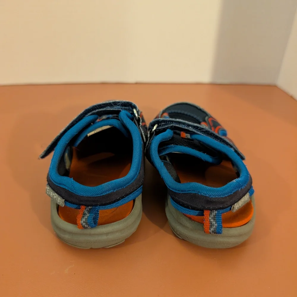 OshKosh B'Gosh Tempu Blue & Red Toddler Boy Sandals in Size 8M